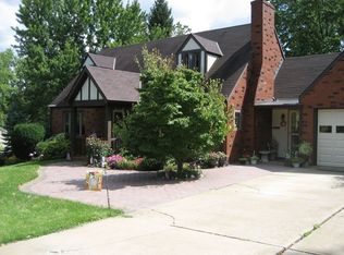 2901 Oakhurst Rd, Bethel Park, PA 15102