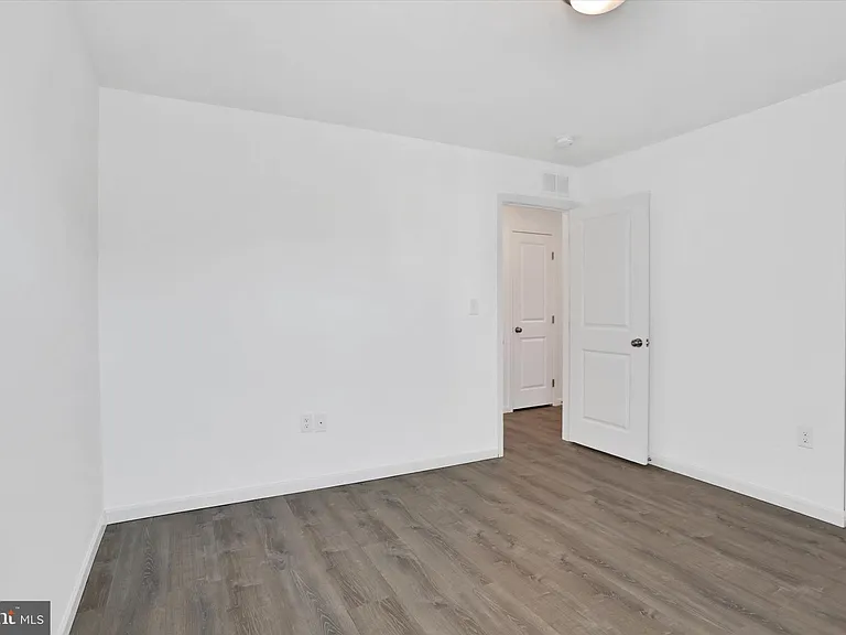 28 Long Bend Dr — Photo 23