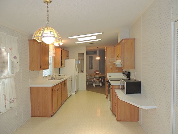 5th image of 2141 Hollowridge Dr
