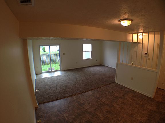 5th image of 379 Surrey Club Ln