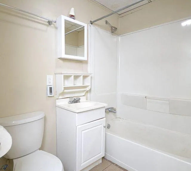 719 Main St #7 — Photo 9