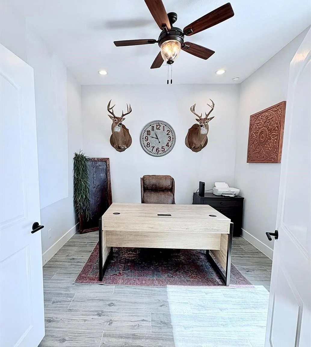 3 bed, 3.0 bath, 3292 sqft, $2,950 — Photo 4