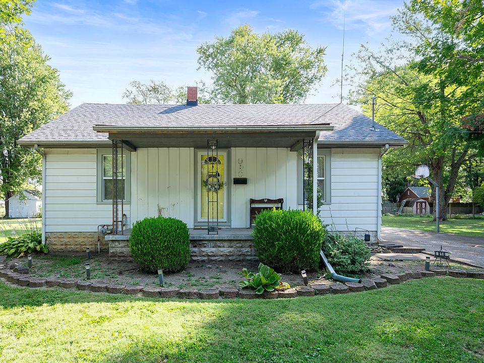 1st image of 916 Woodlawn Dr