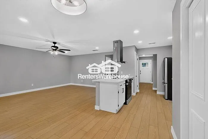 5306 Vincennes Ct — Photo 14