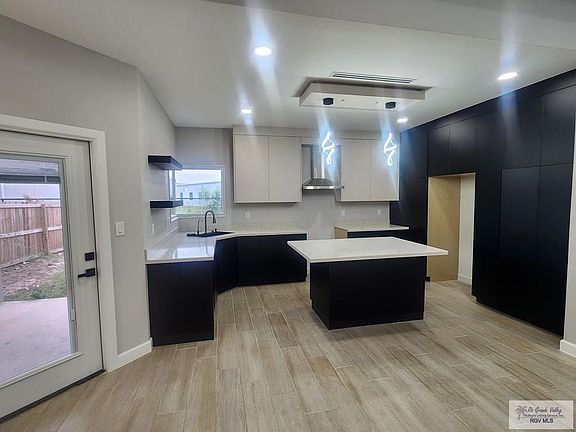 5th image of 3483 Sandalwood Dr