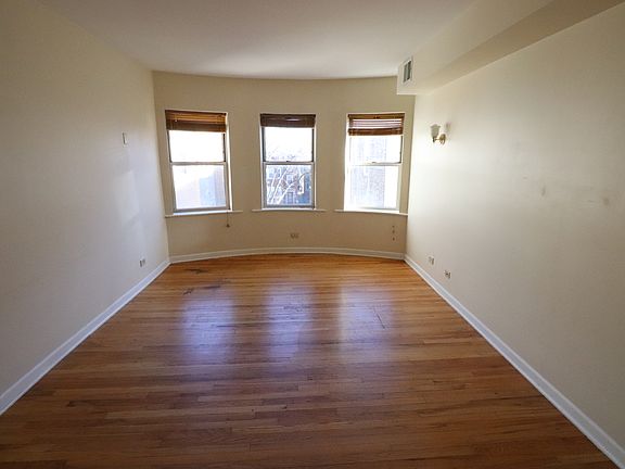 4th image of 6428 N Francisco Ave Unit 3A