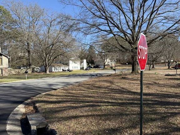 Exterior Neighborhood (street photo)