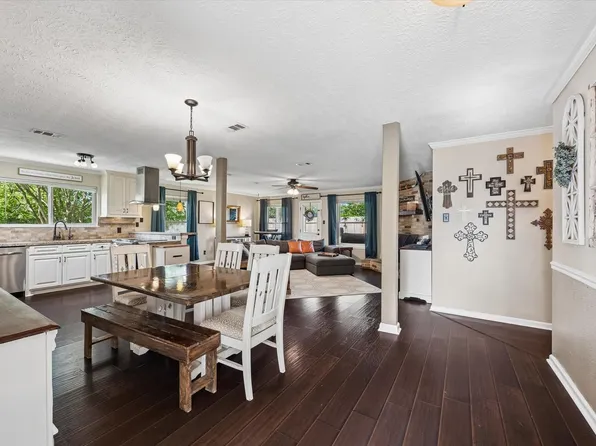 6223 Vinewood Ln, League City, TX 77573