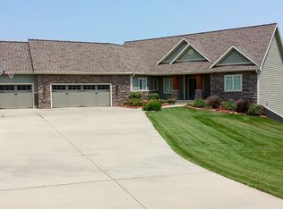 1780 Meadow Valley Ct, Winterset, IA 50273