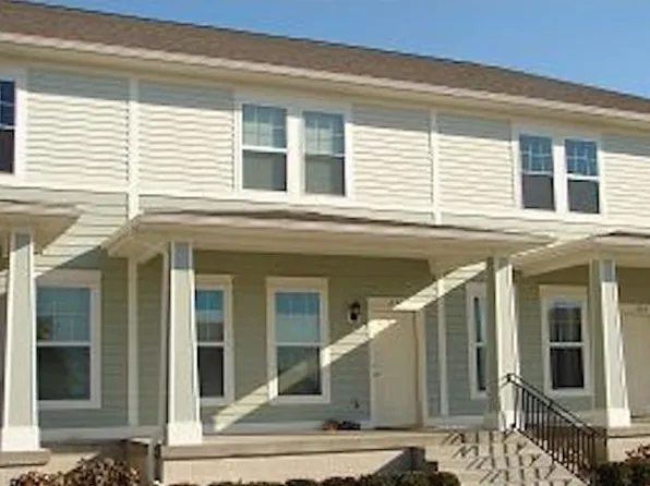 877 Walker Cir, Iowa City, IA 52245