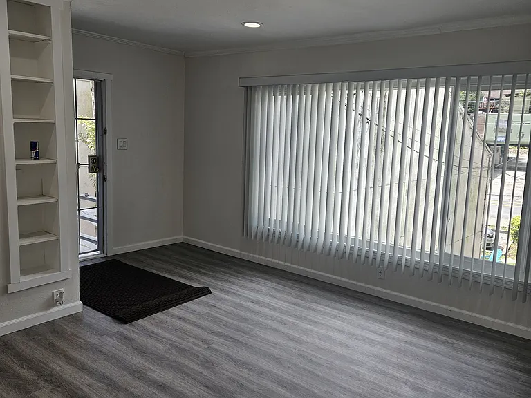 5758 Thornhill Dr — Photo 2