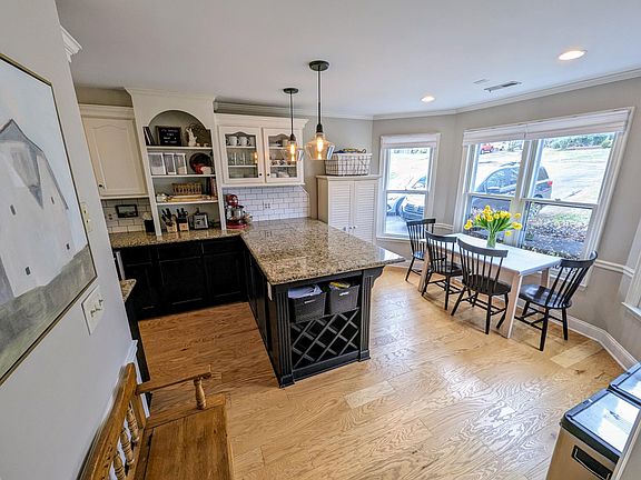 5th image of 1189 Lamont Dr