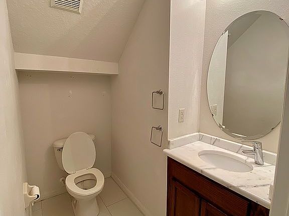 1/2 Bath