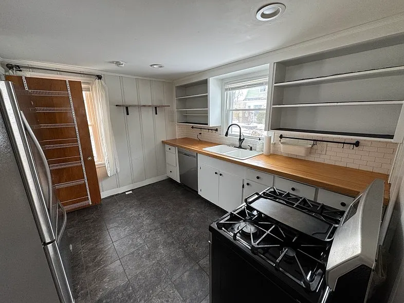 2 bed, 888 sqft, $1,400 — Photo 3