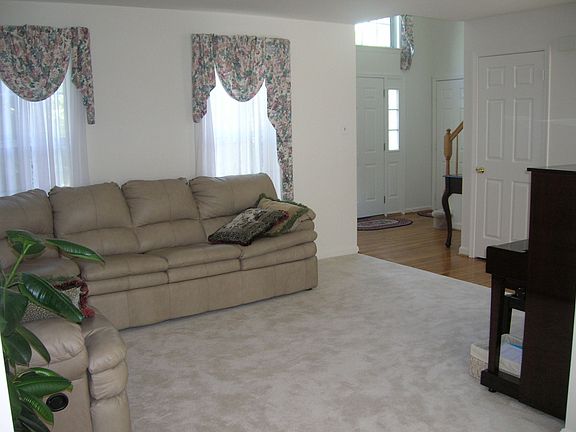 Formal Living Room/Foyer View