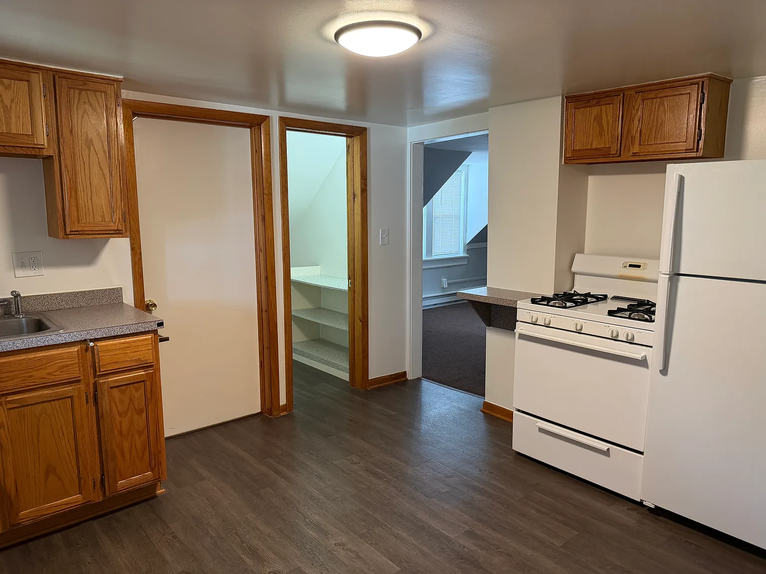1 bed, 850 sqft, $989 — Photo 2