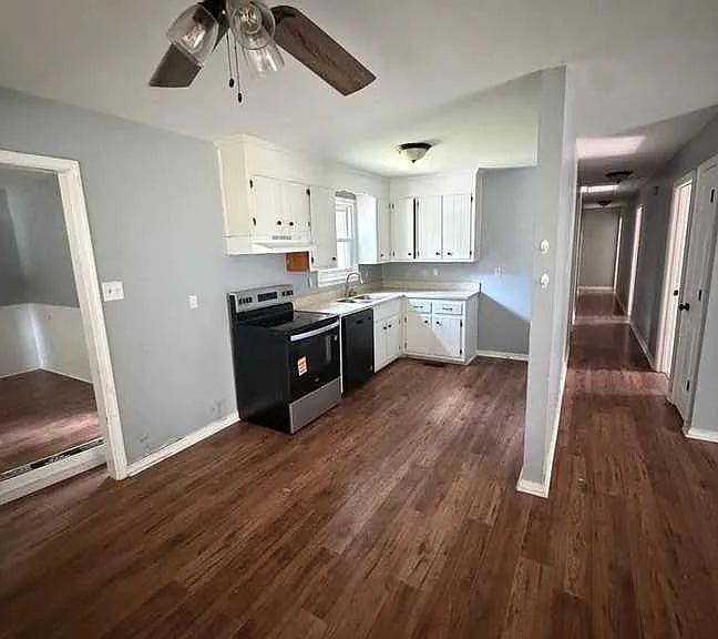 4422 Martinson Ln — Photo 4