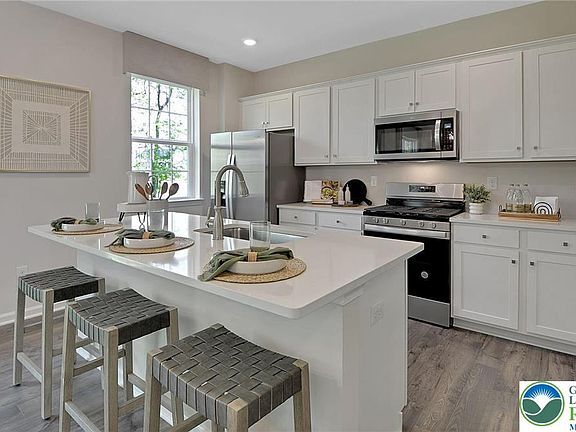 5th image of 2041 Gregory Dr