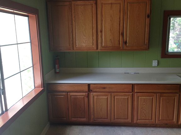 5th image of 390 Brook Dr