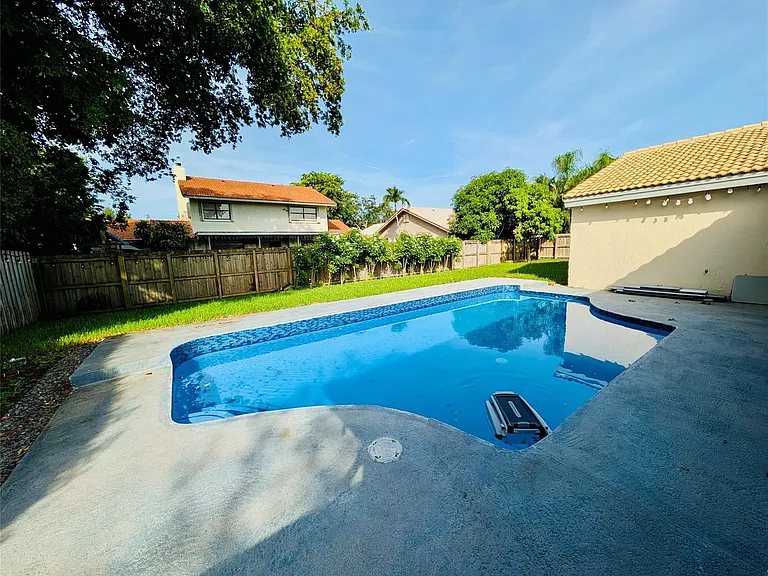 6431 Crossbow Ct — Photo 1