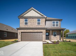 1402 Foxtail Ln, Greenwood, IN