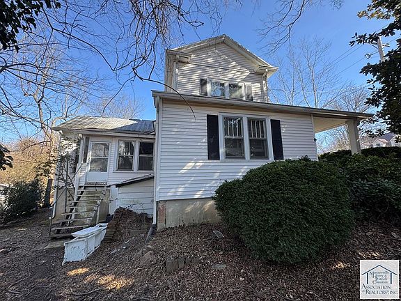 5th image of 456 Church St