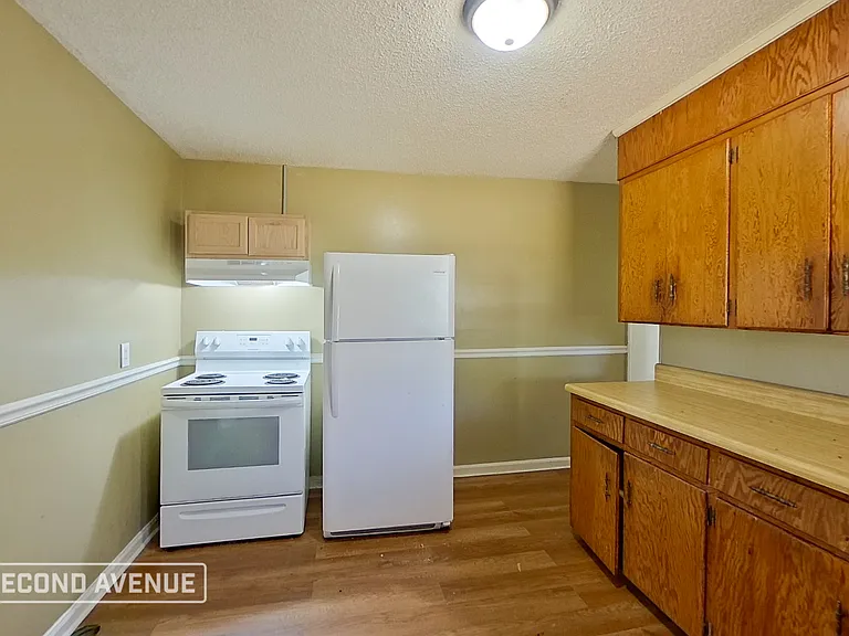 2328 3rd St NE — Photo 5