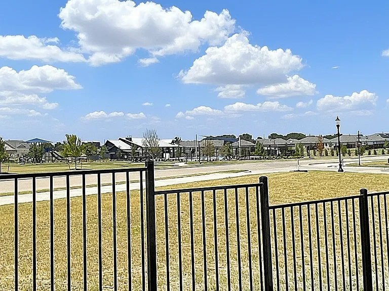 3185 Campeiro Ave — Photo 29