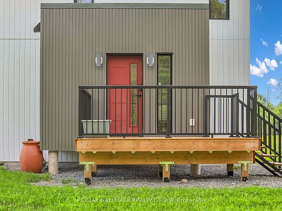 3rd image of 165 Knapp St