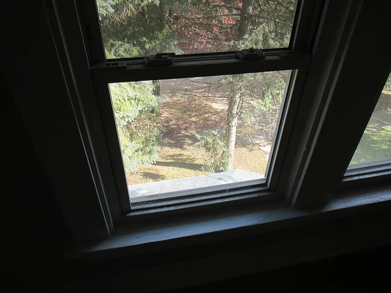 320 Zeller Ave — Photo 11