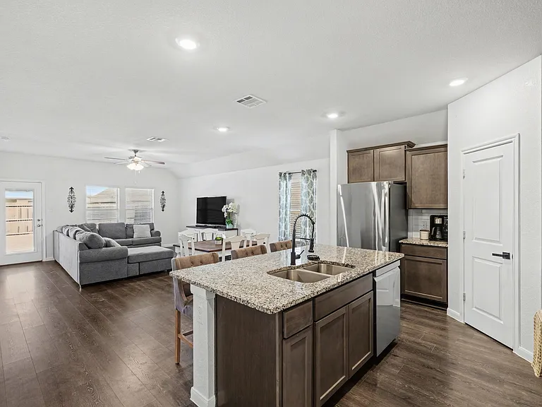 706 Spur Rdg — Photo 1