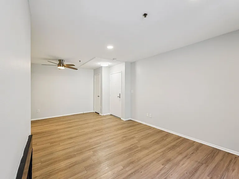 310 Virgil — Photo 17