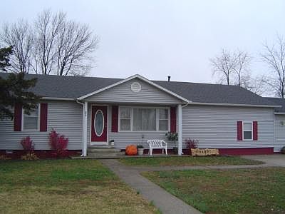1st image of 202 W Marvin Ave