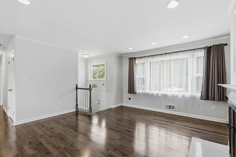 4 bed, 3.0 bath, 2786 sqft, $3,600 — Photo 3