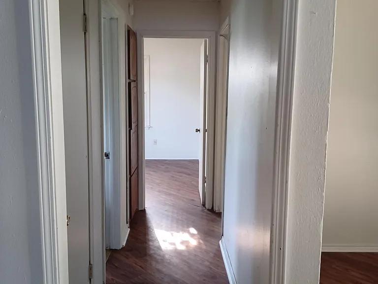 1611 NW Lindy Ave — Photo 7