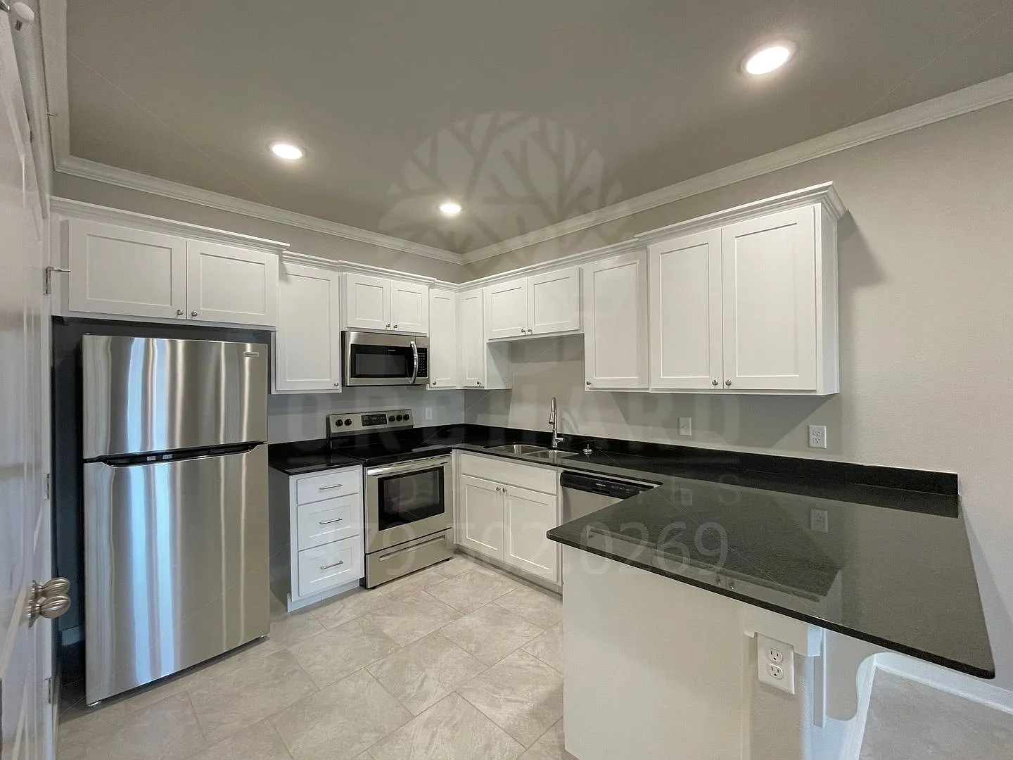 1900 E. Brookview Circle — Photo 2
