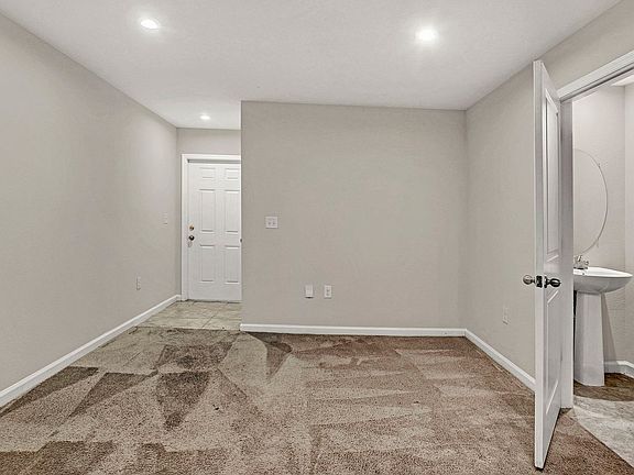 3rd image of 5958 Creekside Crossing Dr