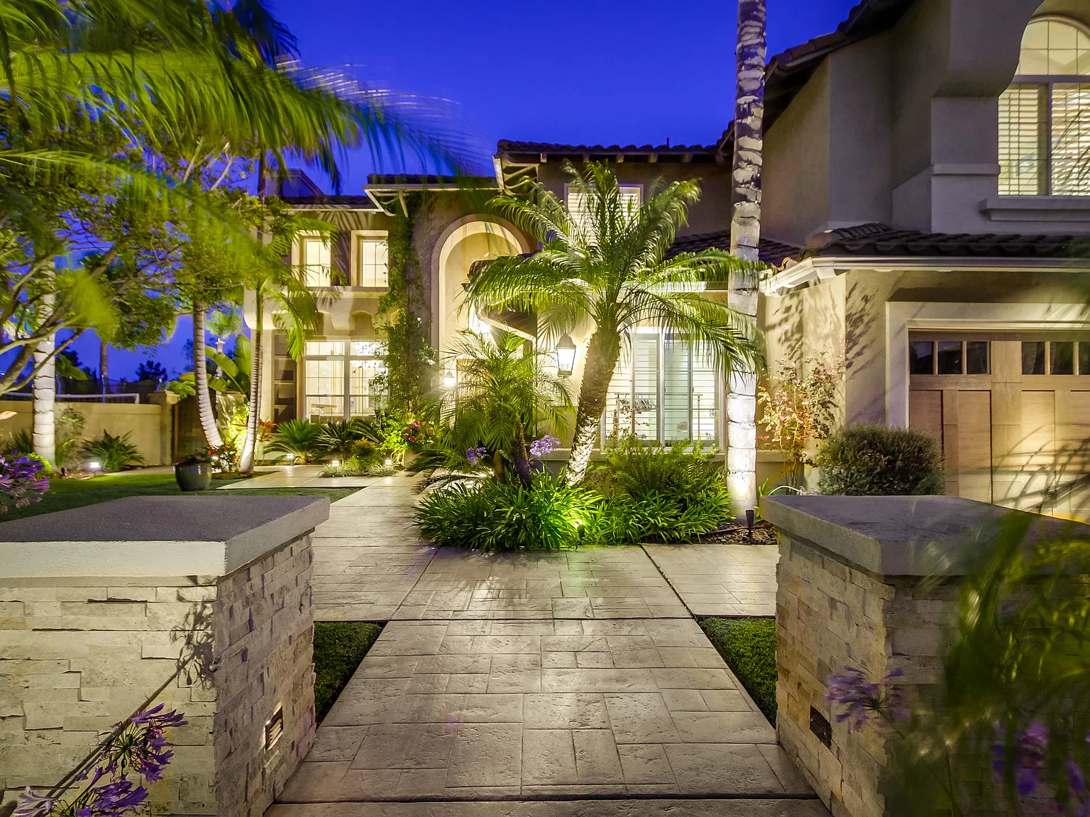 6 bed, 4184 sqft, $8,495 — Photo 3