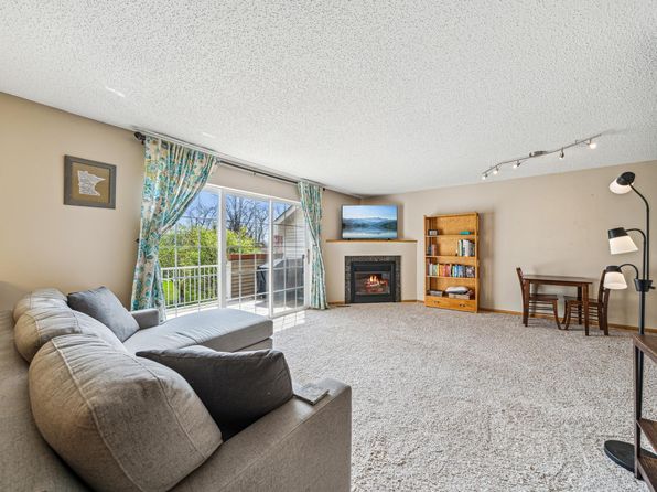 314 Brickyard Dr, Chaska, MN 55318