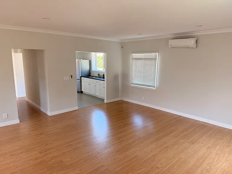 131 N Vega St — Photo 2