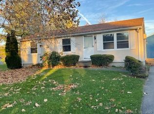 2 Pasture Ln, Bloomfield, CT 06002
