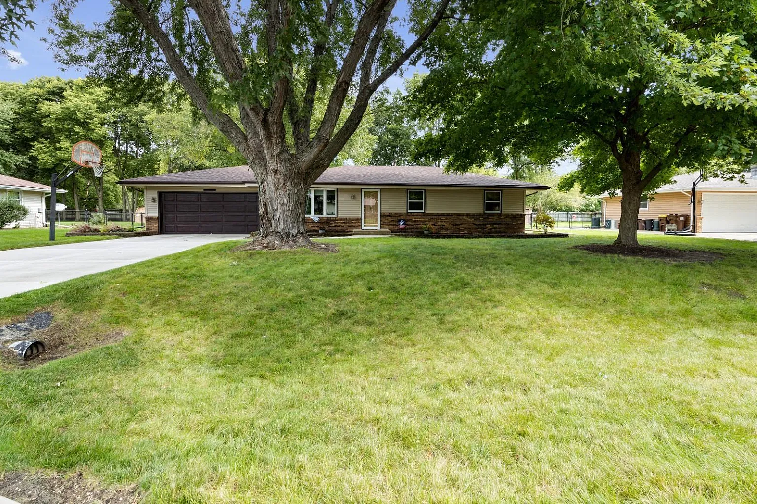 8645 Delta Dr photo 1