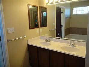 15008 Fernhill Dr — Photo 17