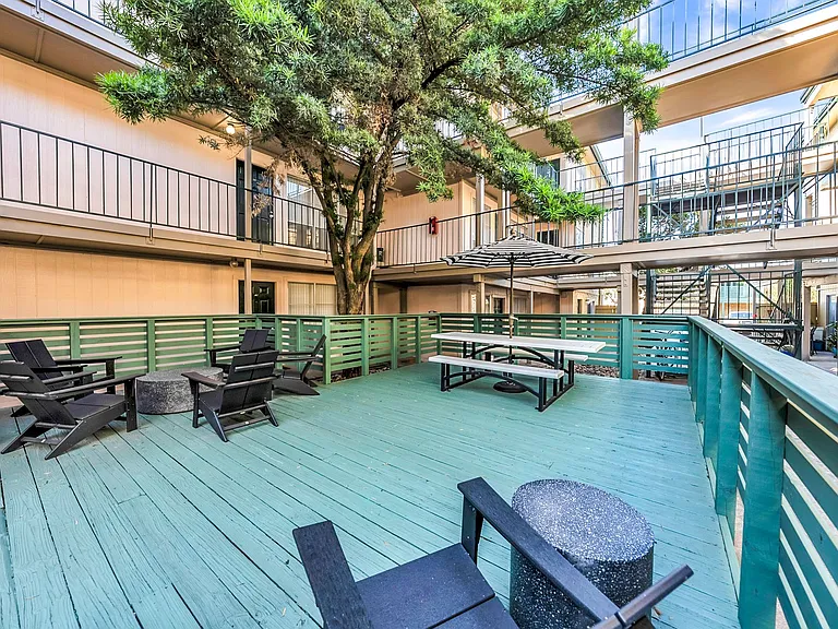 Oak Park Apartments — Photo 5