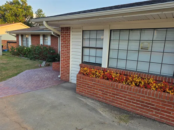 1917 E 11th St, Ada, OK 74820