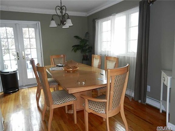 3rd image of 210 Hunnewell Ave