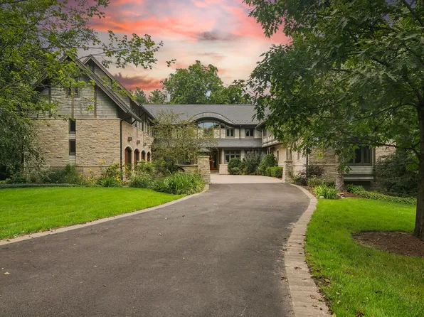 24 Hidden Brook Dr, North Barrington, IL 60010