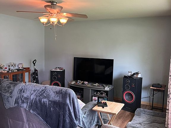 2nd image of 22 Arrowhead Dr