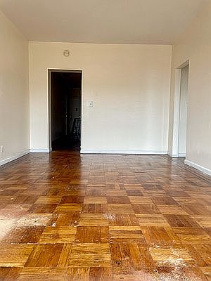 3rd image of 2121 Beekman Pl #J6