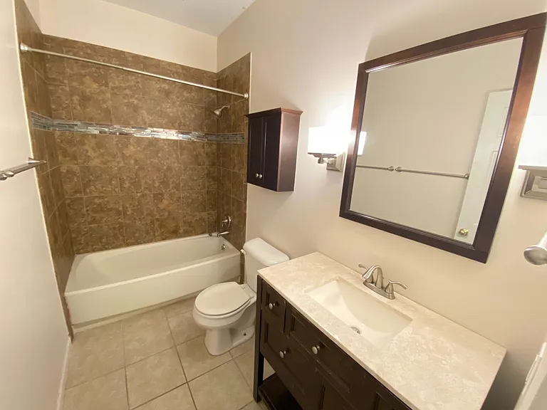Hunter Ave 884-886 NCR — Photo 9